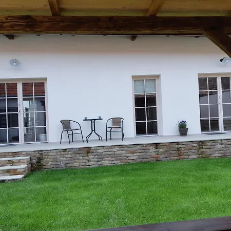 Ubytovani U Studny Dolni Dunajovice Exterior photo